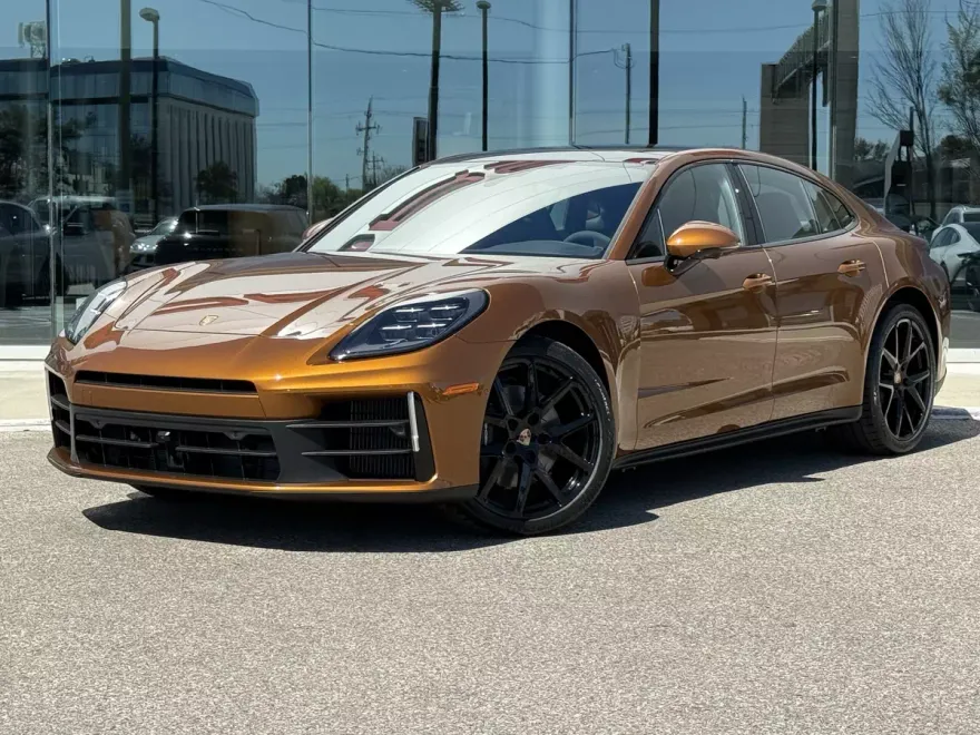 2025 Porsche Panamera 4 photo 1