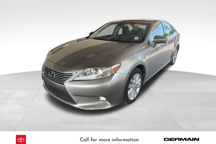 2015 Lexus ES 300h photo 1