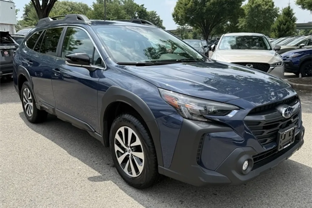 2025 Subaru Outback Premium photo 1