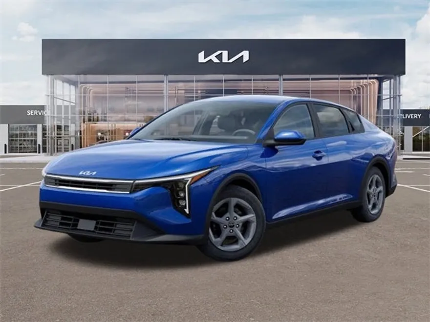 2025 Kia K4 LXS photo 1