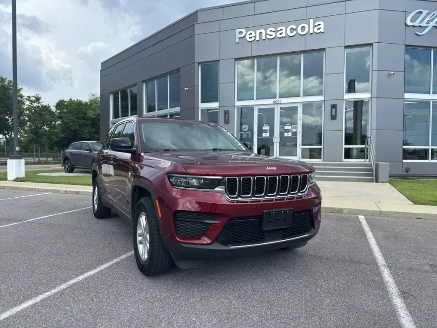 2023 Jeep Grand Cherokee Laredo photo 1