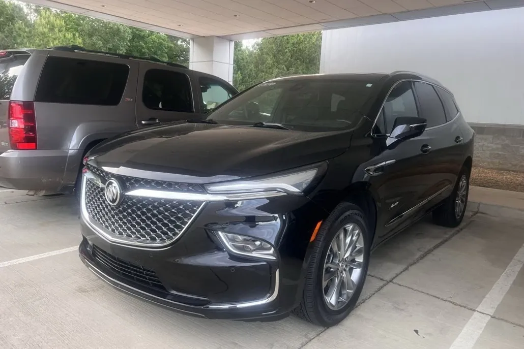 2024 Buick Enclave Avenir photo 1