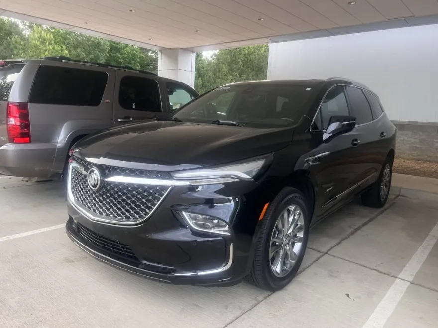2024 Buick Enclave Avenir photo 1