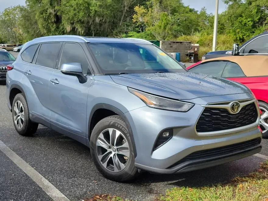 2021 Toyota Highlander XLE photo 1