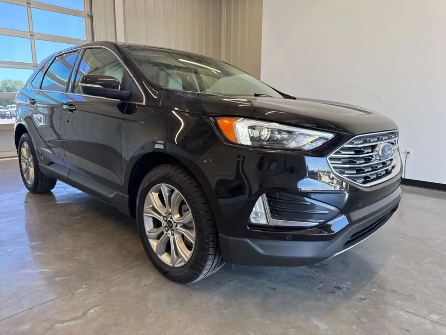 2024 Ford Edge Titanium photo 1