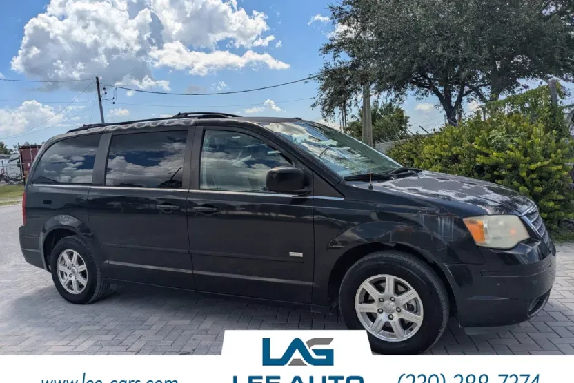 2008 Chrysler Town & Country Touring photo 1