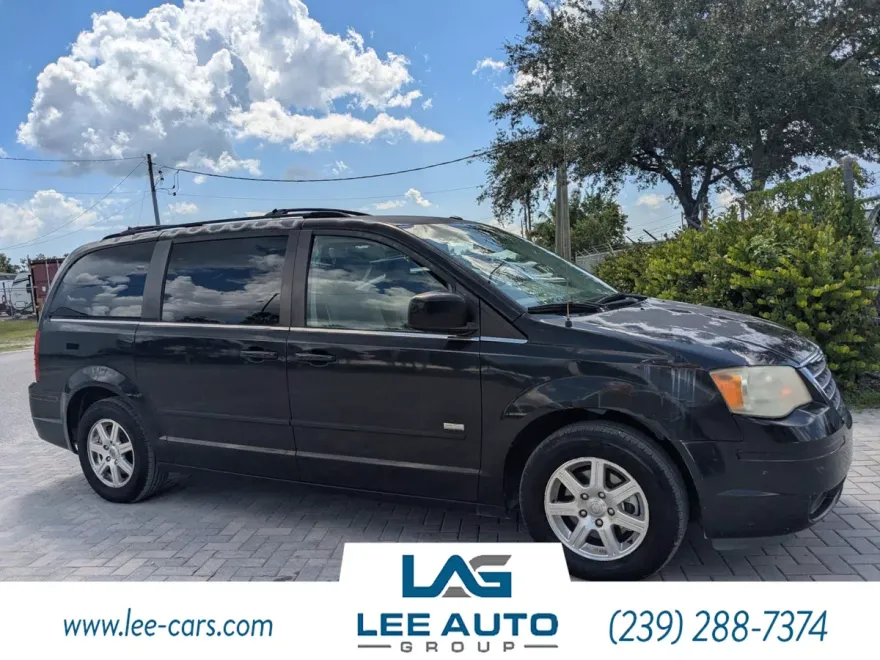 2008 Chrysler Town & Country Touring photo 1
