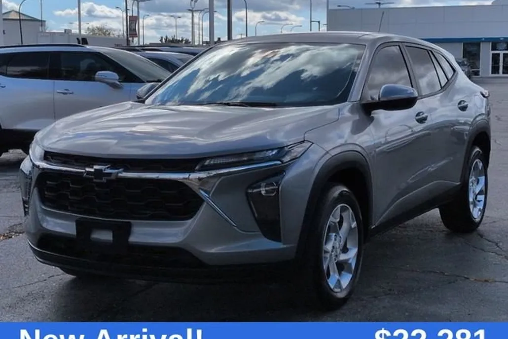 2025 Chevrolet Trax LS photo 1
