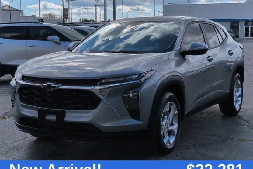 2025 Chevrolet Trax LS photo 1