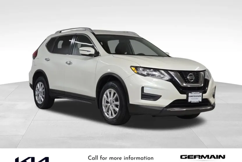 2018 Nissan Rogue SV photo 1