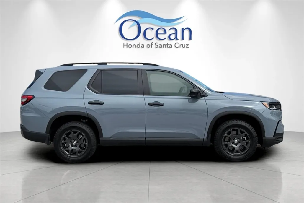 2025 Honda Pilot TrailSport photo 1