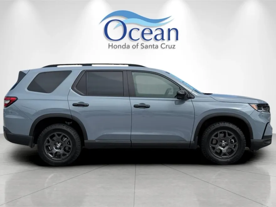 2025 Honda Pilot TrailSport photo 1