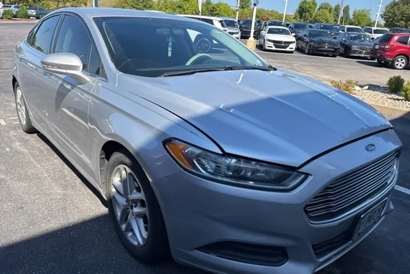 2015 Ford Fusion SE photo 1