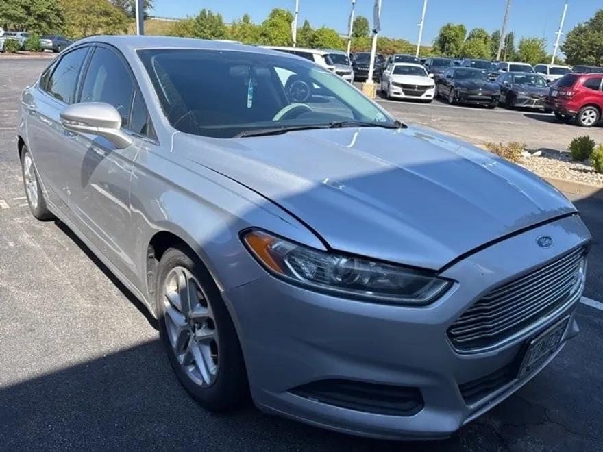 2015 Ford Fusion SE photo 1