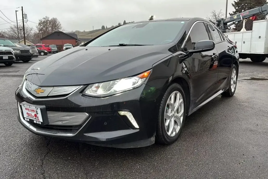 2017 Chevrolet Volt Premier photo 1