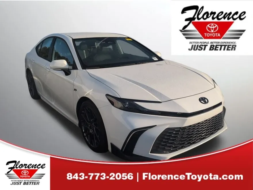 2025 Toyota Camry SE photo 1