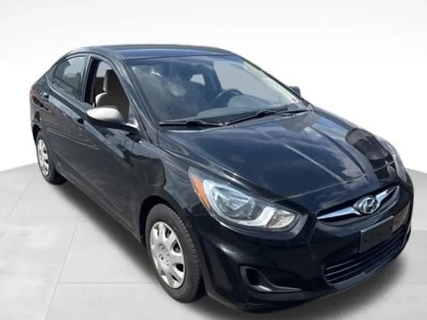 2012 Hyundai Accent GLS photo 1