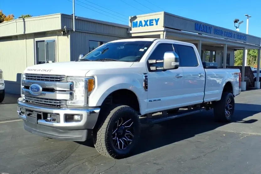 2017 Ford F-350 Lariat photo 1