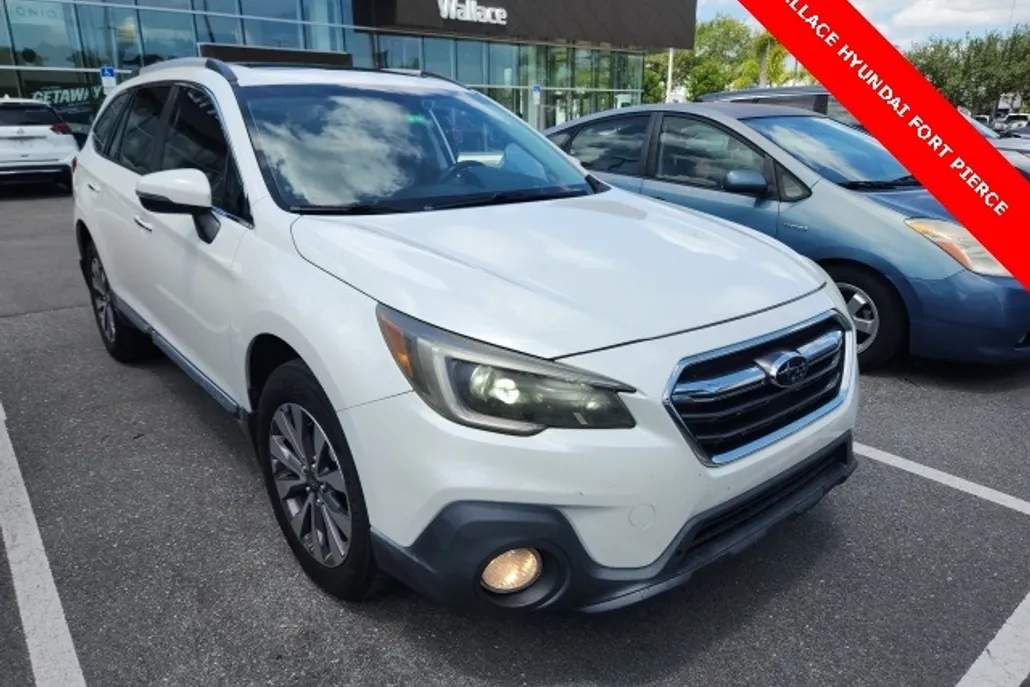 2018 Subaru Outback 3.6R Touring photo 1