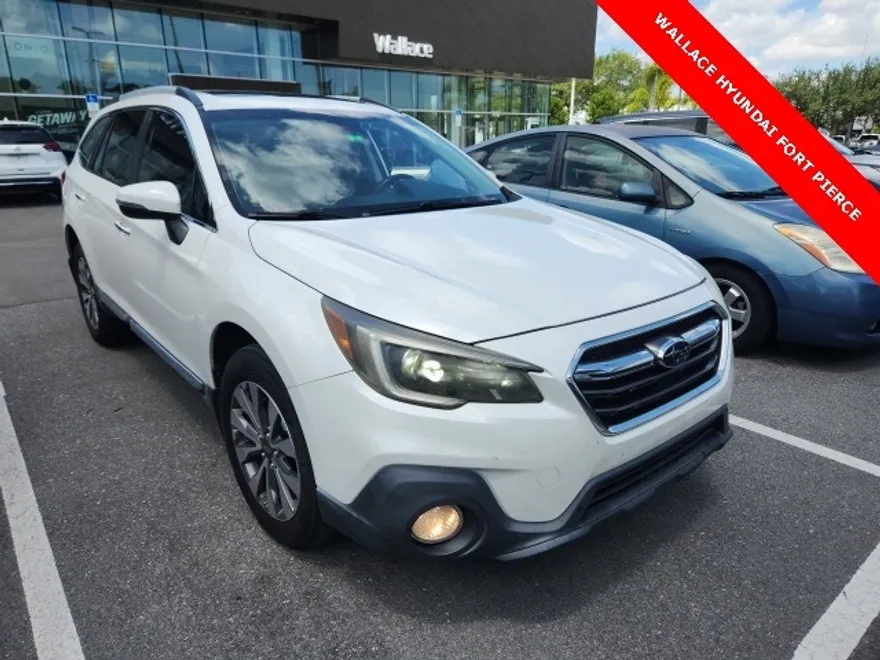 2018 Subaru Outback 3.6R Touring photo 1