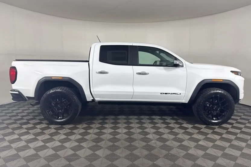 2024 Gmc Canyon Denali photo 1