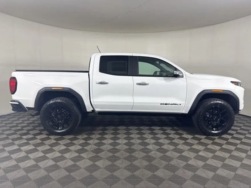 2024 Gmc Canyon Denali photo 1