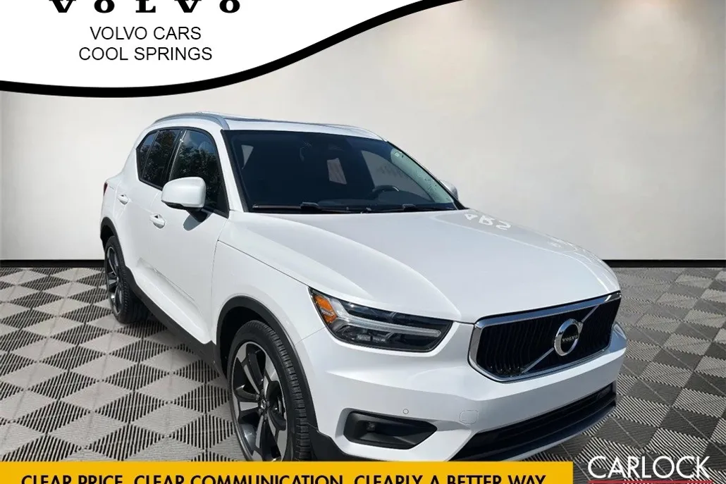 2021 Volvo XC40 T5 Momentum photo 1