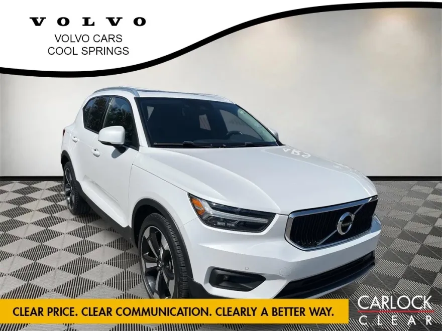 2021 Volvo XC40 T5 Momentum photo 1