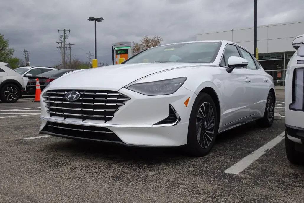 2023 Hyundai Sonata Hybrid SE photo 1