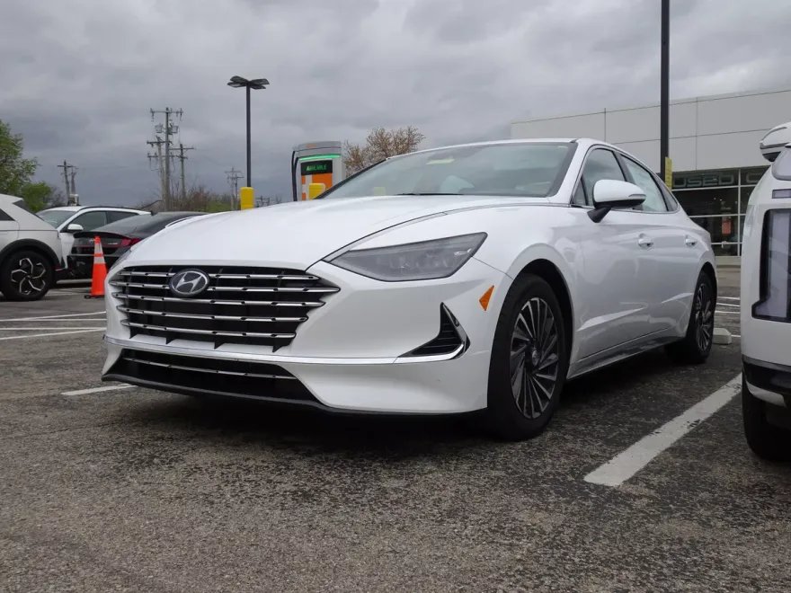 2023 Hyundai Sonata Hybrid SE photo 1