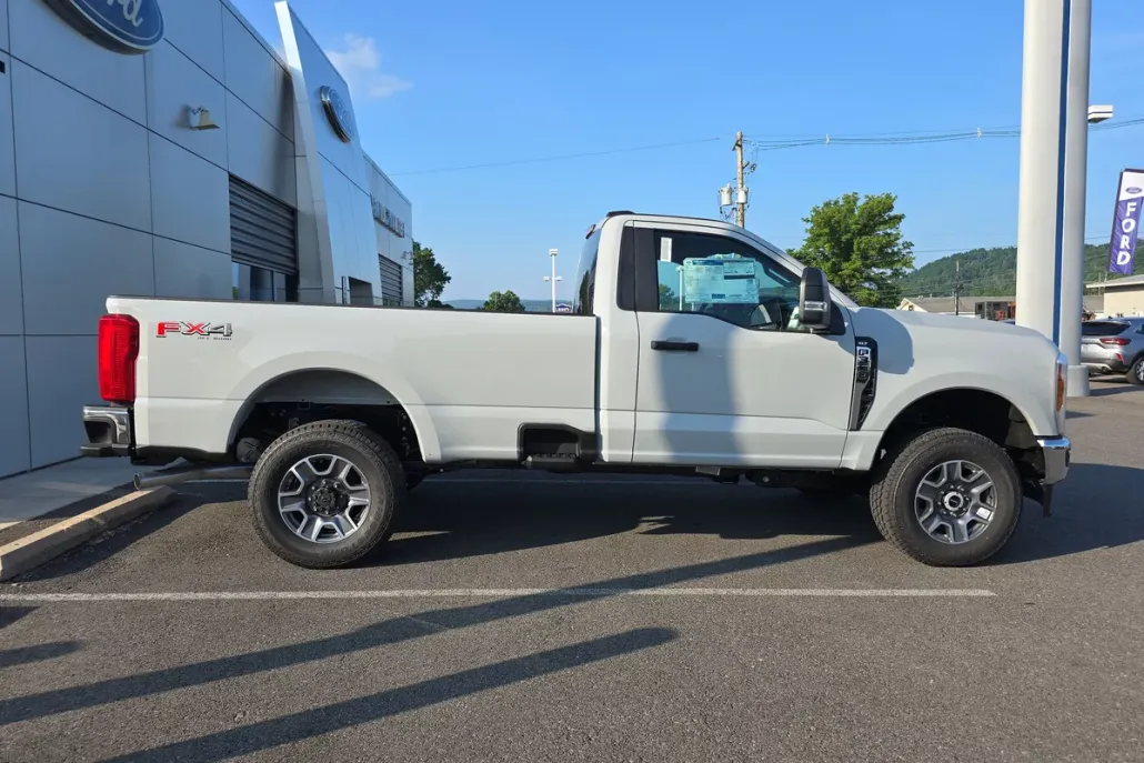 2025 Ford F-350 XLT photo 1