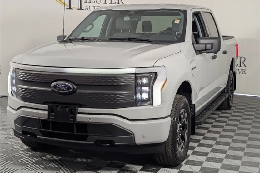 2023 Ford F-150 Lightning XLT photo 1