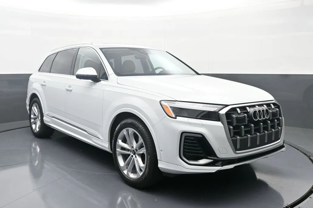 2025 Audi Q7 55 Prestige photo 1