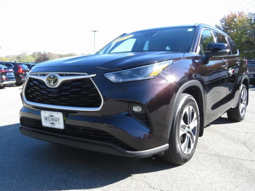 2021 Toyota Highlander XLE photo 1