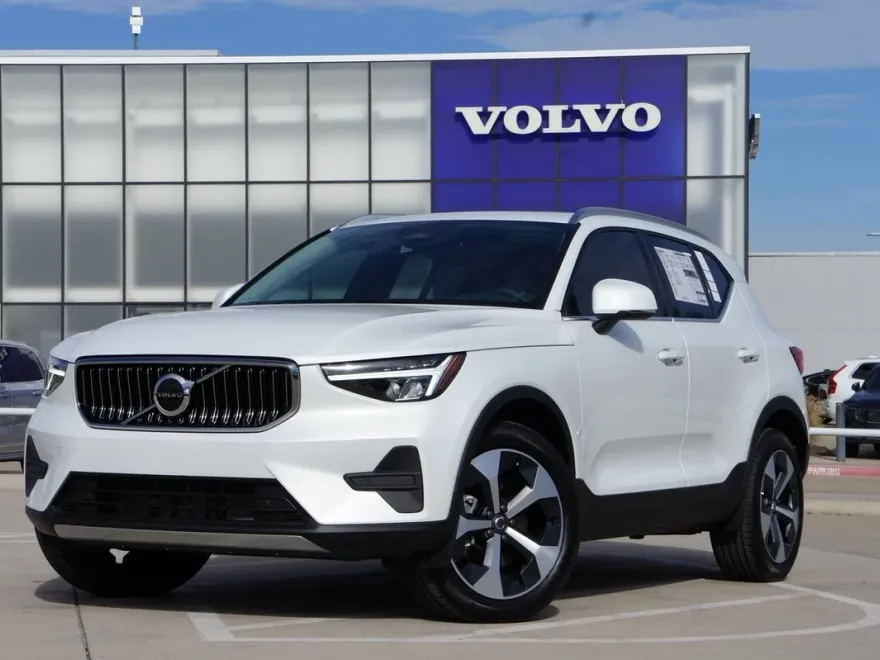 2025 Volvo XC40 Core photo 1