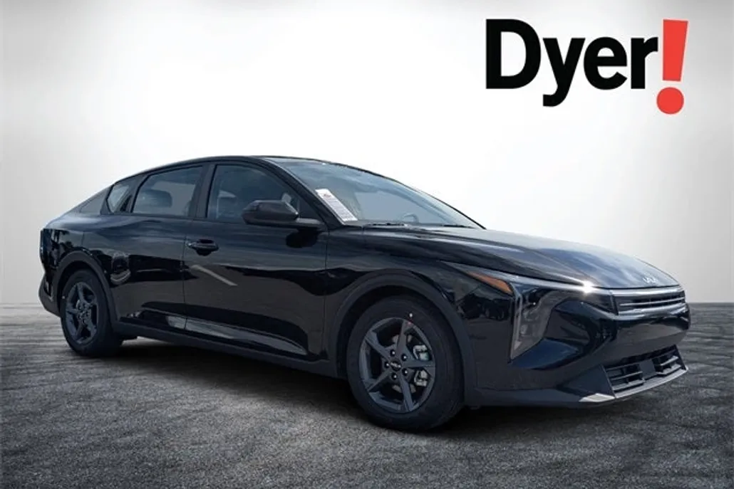 2025 Kia K4 LXS photo 1