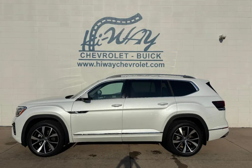 2024 Volkswagen Atlas SEL Premium R-Line photo 1