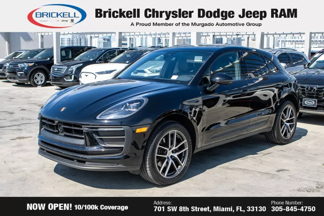 2023 Porsche Macan T photo 1