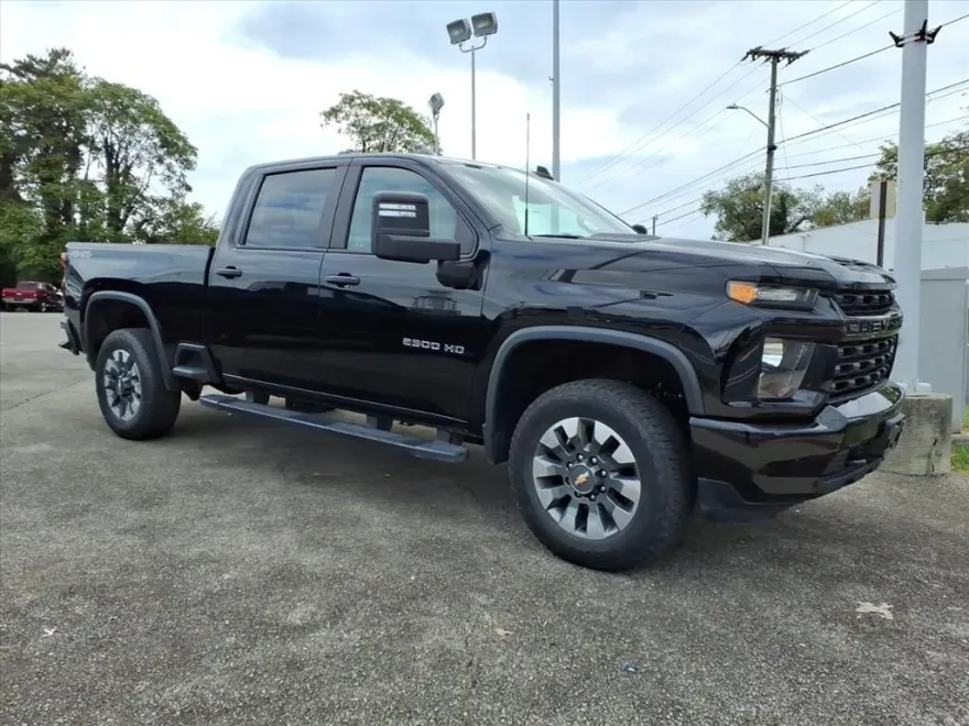 2022 Chevrolet Silverado Custom photo 1