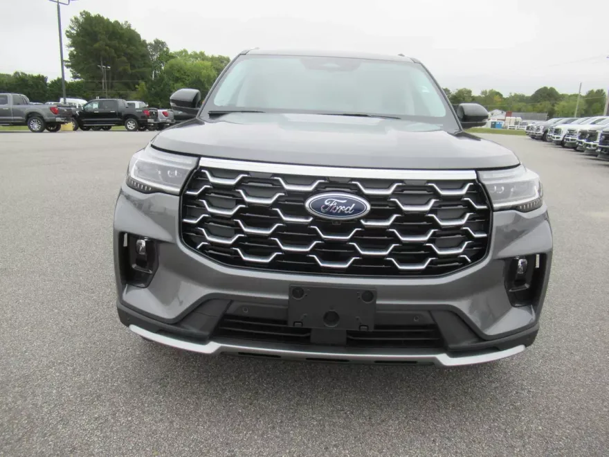 2025 Ford Explorer Platinum photo 1