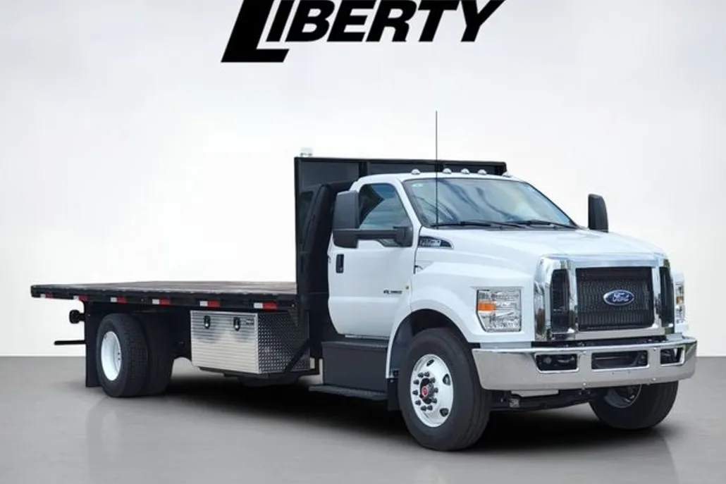 2025 Ford F-750 photo 1