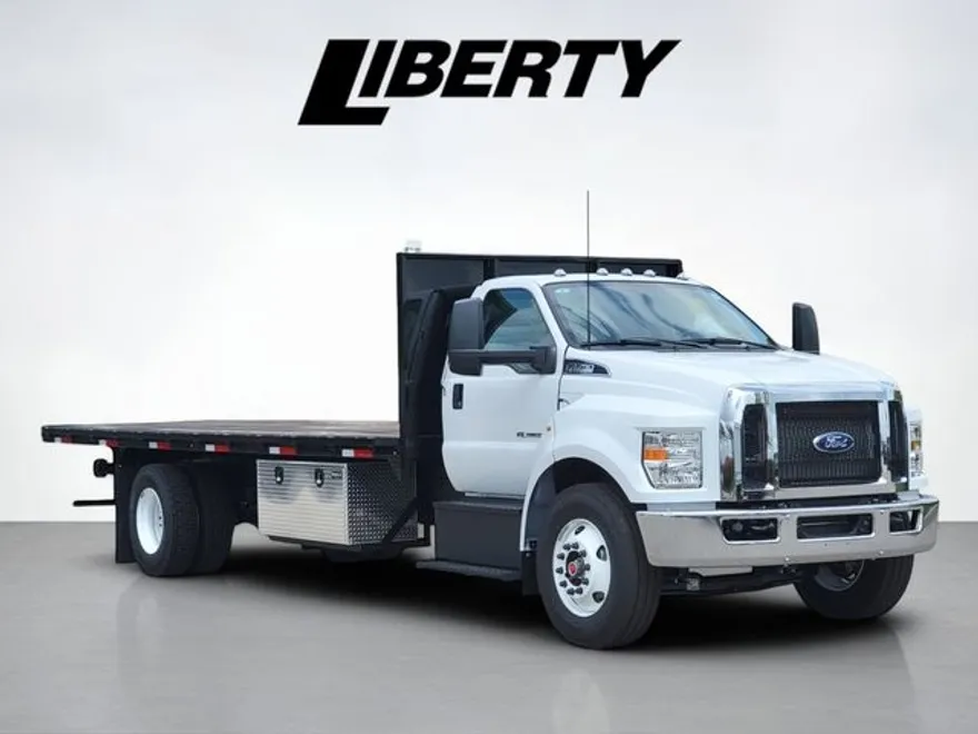 2025 Ford F-750 photo 1
