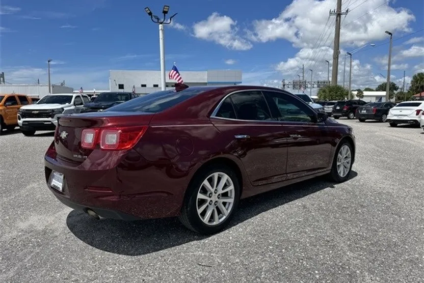 2015 Chevrolet Malibu LTZ photo 1