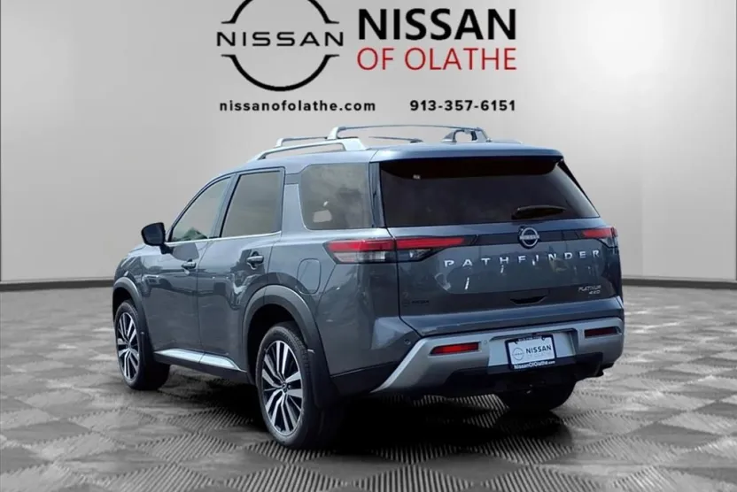 2025 Nissan Pathfinder Platinum photo 1