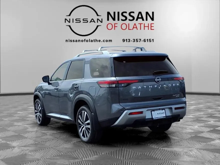 2025 Nissan Pathfinder Platinum photo 1