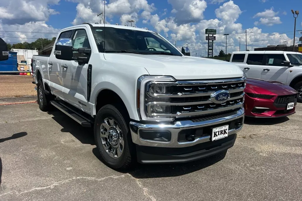 2026 Ford F-250 Lariat photo 1