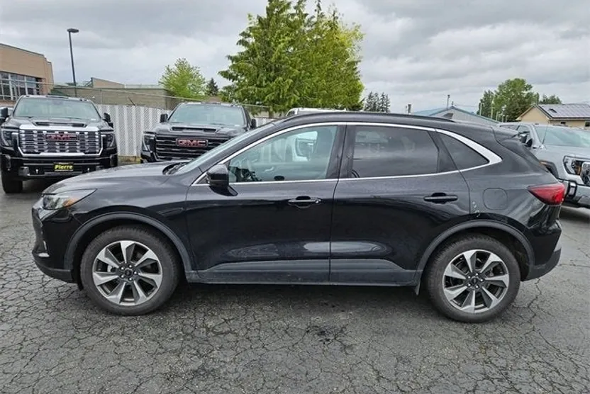2023 Ford Escape Platinum photo 1