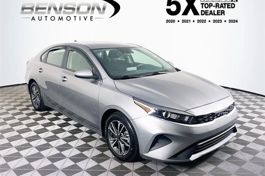 2024 Kia Forte LXS photo 1