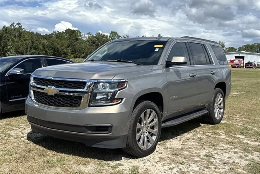 2019 Chevrolet Tahoe LT photo 1