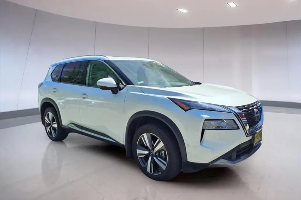 2023 Nissan Rogue SL photo 1